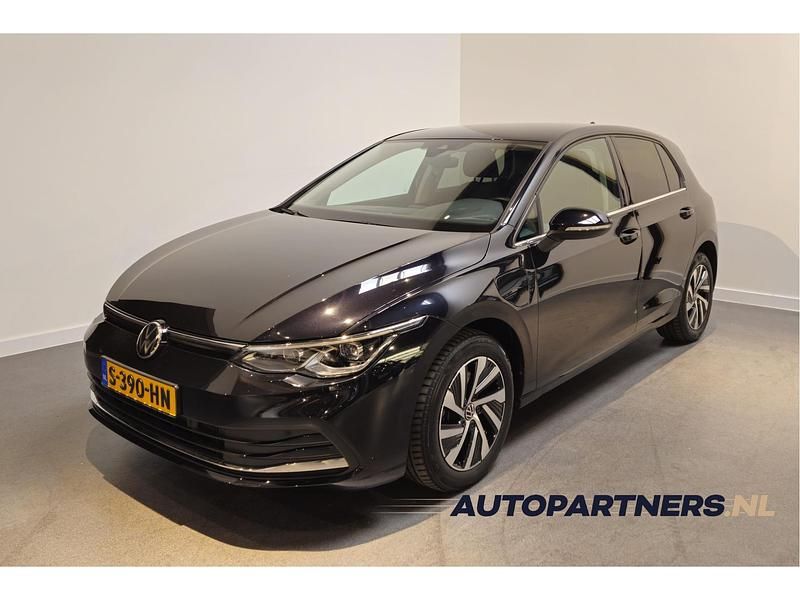 Zwart Occasion 2020 VW Golf VIII Style Hatchback | € 22.950 (Eerlijke prijs) - Afbeelding 1/4
