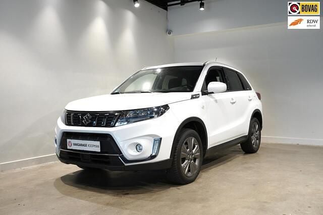 Wit Gebruikt 2022 Suzuki Vitara SUV | € 22.995 (Eerlijke prijs) - Afbeelding 1/4