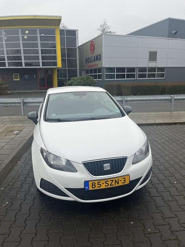 Wit Gebruikt 2012 Seat Ibiza SC Hatchback | € 4.900 (Eerlijke prijs) - Afbeelding 1/4