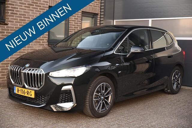 Zwart Gebruikt 2022 BMW 218 M Sport Stationwagen | € 29.990 (Duur) - Afbeelding 1/4