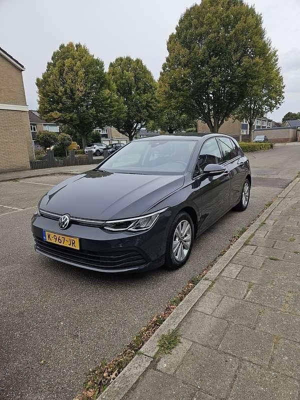 Grijs Gebruikt 2021 VW Golf VIII Life Stationwagen | € 15.775 (Goede deal) - Afbeelding 1/4