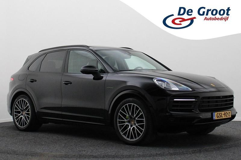 Zwart Occasion 2023 Porsche Cayenne Platinum Edition SUV | € 82.950 - Afbeelding 1/4