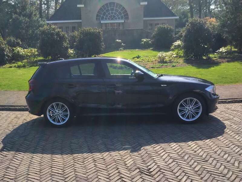 Zwart Gebruikt 2010 BMW 116 Hatchback | € 6.950 - Afbeelding 1/4