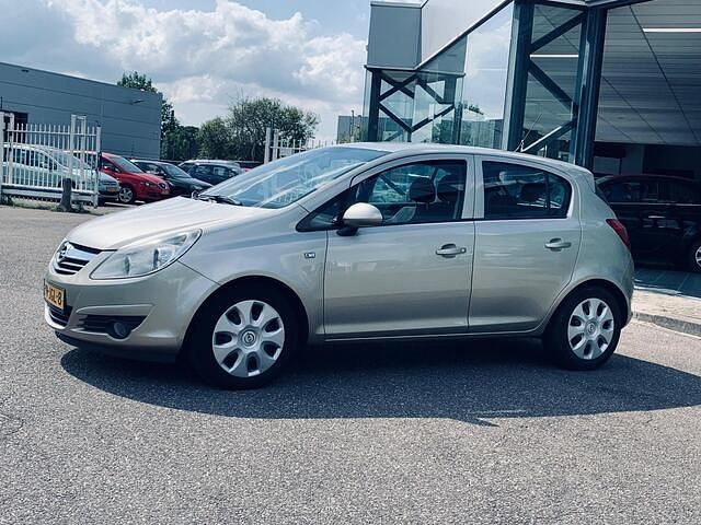 Occasion Opel Corsa Enjoy 90 PK (66 kW) 2008 Geel Hatchback