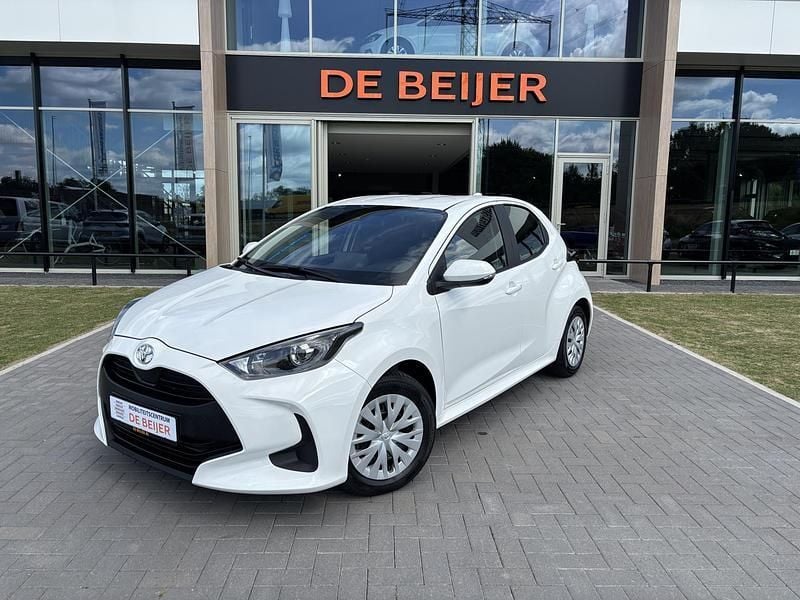 Wit Gebruikt 2023 Toyota Yaris Active Hatchback | € 20.395 (Eerlijke prijs) - Afbeelding 1/4