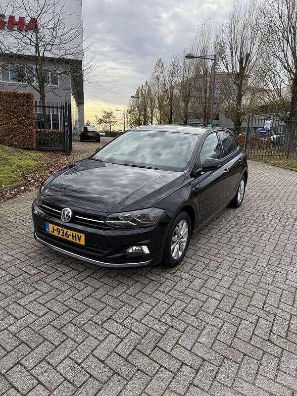 Zwart Gebruikt 2019 VW Polo Highline Hatchback | € 15.500 (Goede deal) - Afbeelding 1/4
