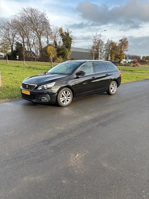 Gebruikt 2018 Peugeot 308 SW Stationwagen | € 6.999 - Afbeelding 1/4