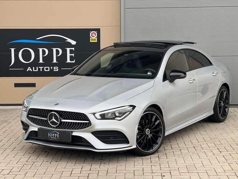 Zilver, metallic lak Occasion 2022 Mercedes CLA180 AMG line Sedan | € 43.750 - Afbeelding 1/4