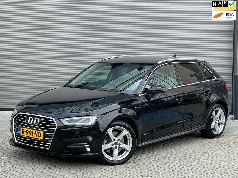 Zwart Gebruikt 2017 Audi A3 Sport Hatchback | € 15.990 (Eerlijke prijs) - Afbeelding 1/4