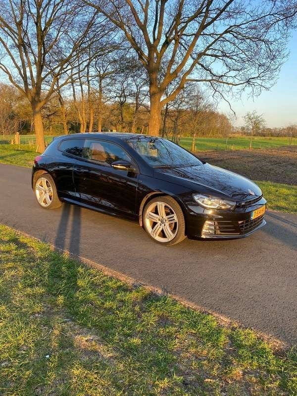 Zwart Gebruikt 2017 VW Scirocco Highline Coupé | € 14.500 (Eerlijke prijs) - Afbeelding 1/4