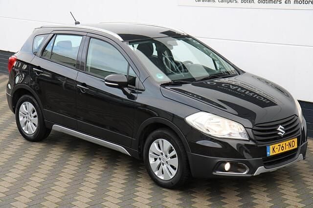 Zwart Gebruikt 2014 Suzuki SX4 S-Cross Comfort SUV | € 12.445 (Eerlijke prijs) - Afbeelding 1/4