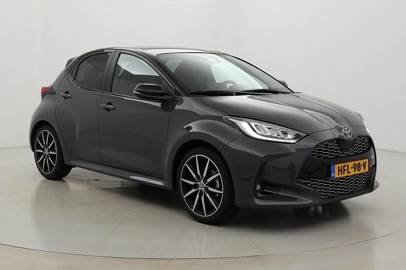 Grijs Gebruikt 2025 Toyota Yaris Hybrid Sport Hatchback | € 35.999 - Afbeelding 1/4