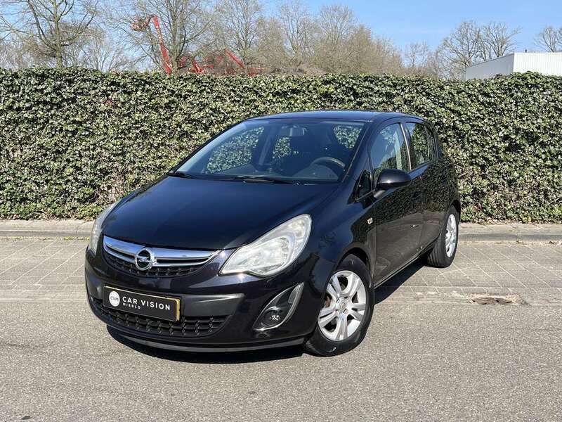 Zwart Gebruikt 2009 Opel Corsa Enjoy Hatchback | € 3.250 (Eerlijke prijs) - Afbeelding 1/4