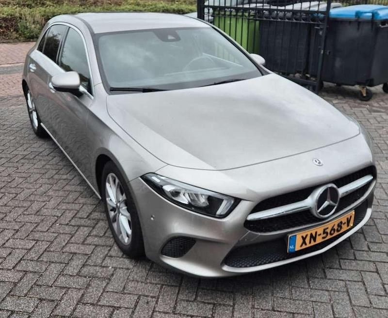 Grijs Gebruikt 2019 Mercedes A200 Premium Stationwagen | € 24.950 (Eerlijke prijs) - Afbeelding 1/4