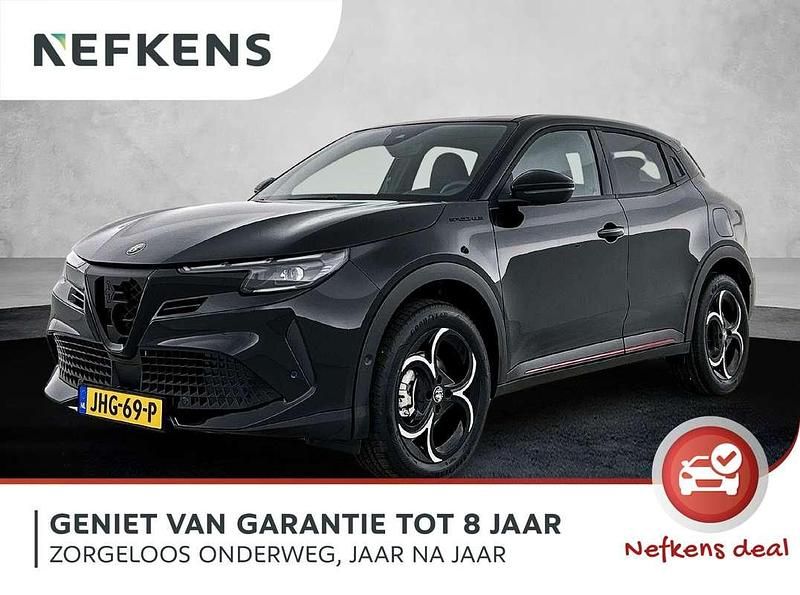 Zwart Nieuw 2025 Alfa Romeo Junior Edizione Speciale SUV | € 36.895 (Super prijs) - Afbeelding 1/4