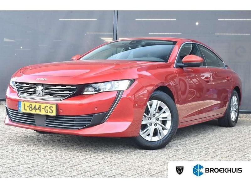 Rood, metallic lak Occasion 2021 Peugeot 508 Active Hatchback | € 15.900 (Super prijs) - Afbeelding 1/4