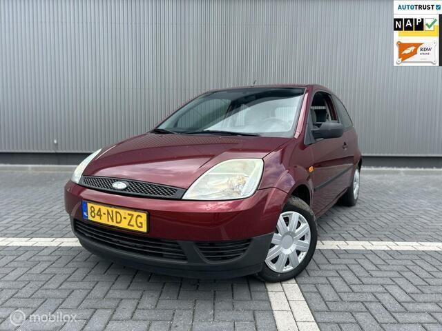 Rood Gebruikt 2003 Ford Fiesta Ambiente Hatchback | € 1.249 (Eerlijke prijs) - Afbeelding 1/4