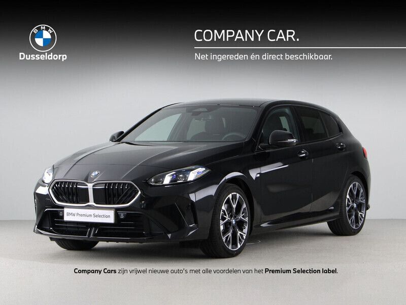 Zwart, metallic lak Gebruikt 2025 BMW 120 M Sport Hatchback | € 41.900 (Super prijs) - Afbeelding 1/4