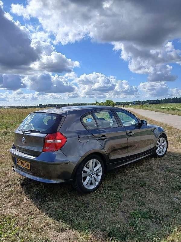 Grijs Gebruikt 2007 BMW 116 Hatchback | € 2.900 (Eerlijke prijs) - Afbeelding 1/4
