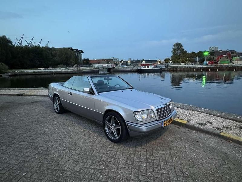 Grijs Gebruikt 1996 Mercedes E200 Cabriolet | € 16.995 - Afbeelding 1/4