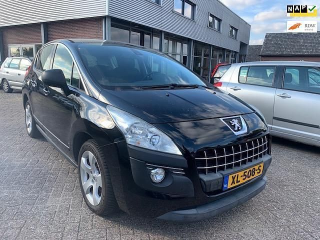 Zwart (metallic) Gebruikt 2013 Peugeot 3008 Style MPV | € 4.950 (Eerlijke prijs) - Afbeelding 1/4