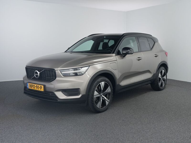 Bruin Gebruikt 2022 Volvo XC40 R-Design SUV | € 35.445 (Goede deal) - Afbeelding 1/4