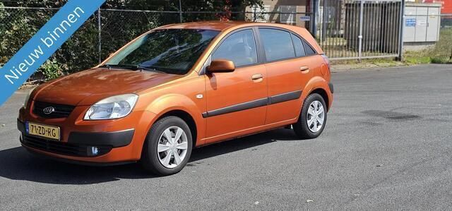 Oranje, metallic lak Gebruikt 2008 Kia Rio Hatchback | € 1.999 (Eerlijke prijs) - Afbeelding 1/4