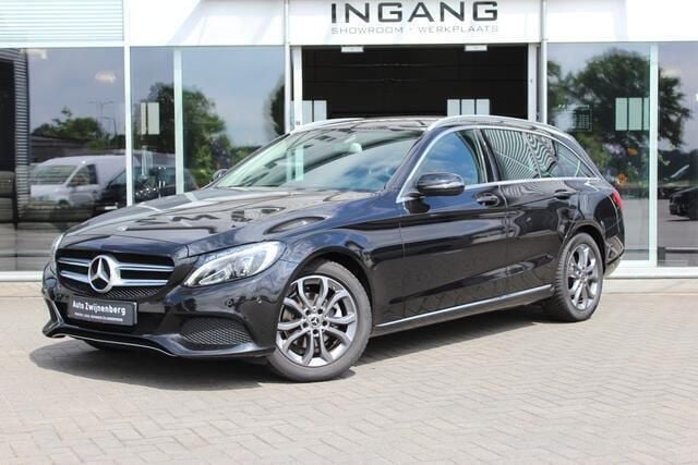 Zwart, metallic lak Gebruikt 2017 Mercedes C180 Ambition Stationwagen | € 23.900 (Eerlijke prijs) - Afbeelding 1/4