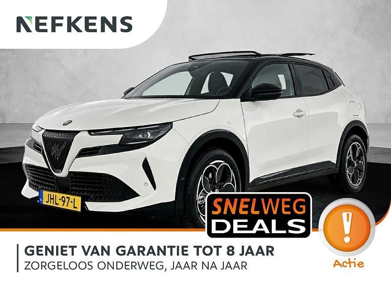 Wit Nieuw 2025 Alfa Romeo Junior Edizione Speciale SUV | € 41.990 - Afbeelding 1/4