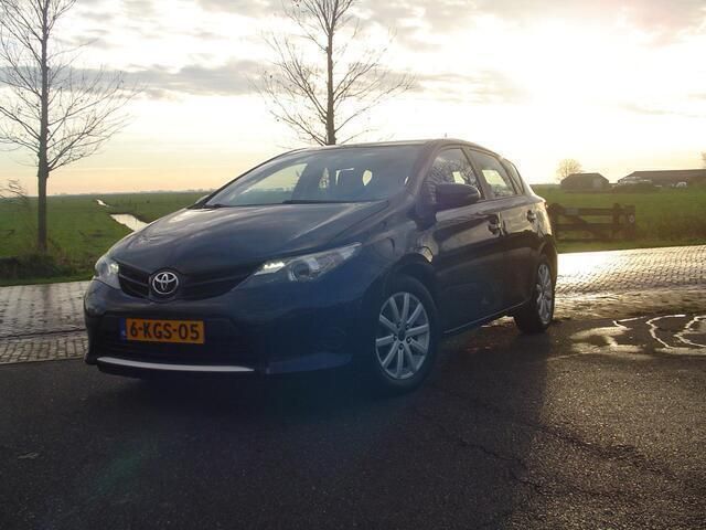 Occasion Toyota Auris Comfort 99 PK (72 kW) 2013 Grijs Hatchback