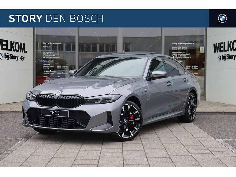 Grijs Nieuw 2025 BMW 330e Comfort Edition Sedan | € 68.778 (Goede deal) - Afbeelding 1/4