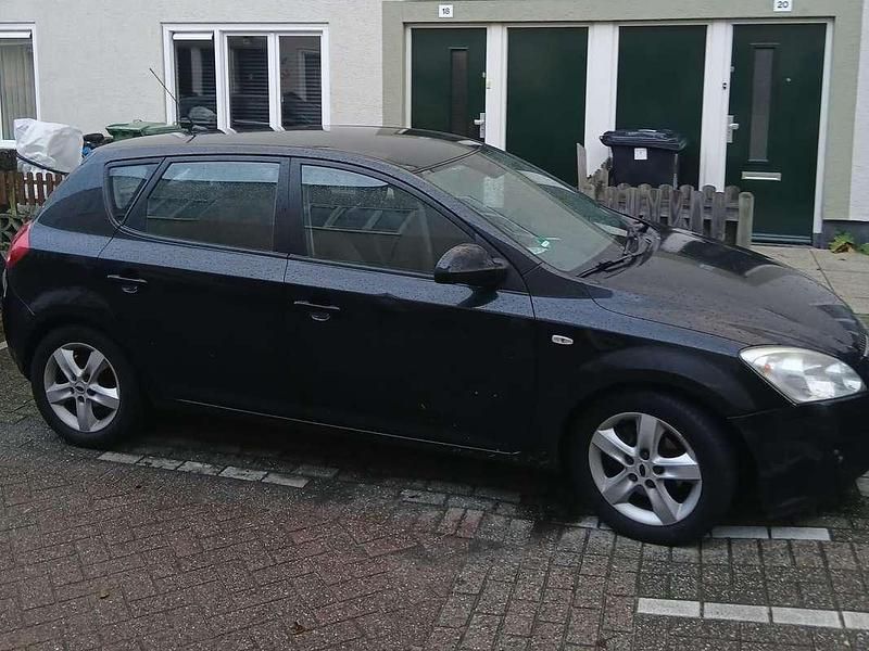 Zwart Occasion 2008 Kia Ceed Hatchback | € 2.500 (Eerlijke prijs) - Afbeelding 1/4
