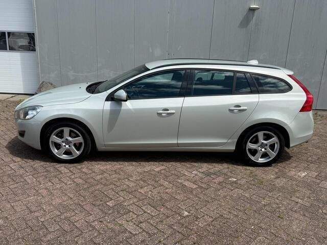 Wit Gebruikt 2012 Volvo V60 Kinetic Stationwagen | € 4.999 - Afbeelding 1/4
