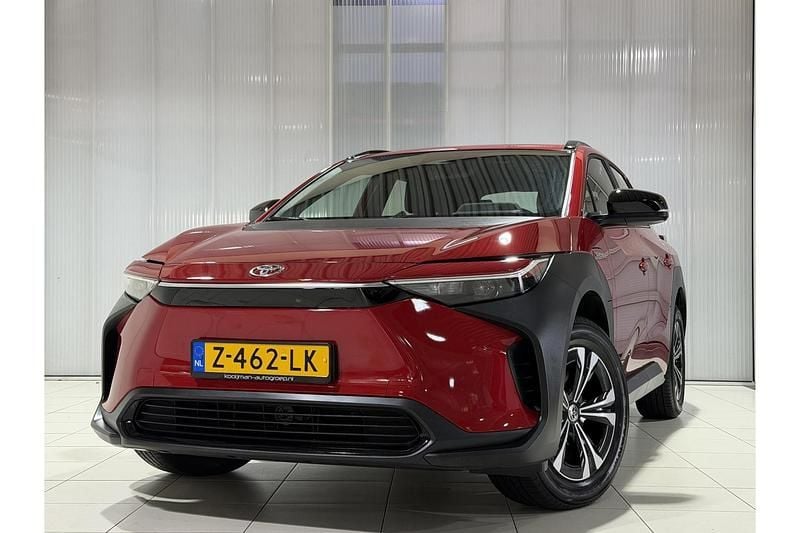 Rood Occasion 2024 Toyota bZ4X Active SUV | € 37.749 (Goede deal) - Afbeelding 1/1