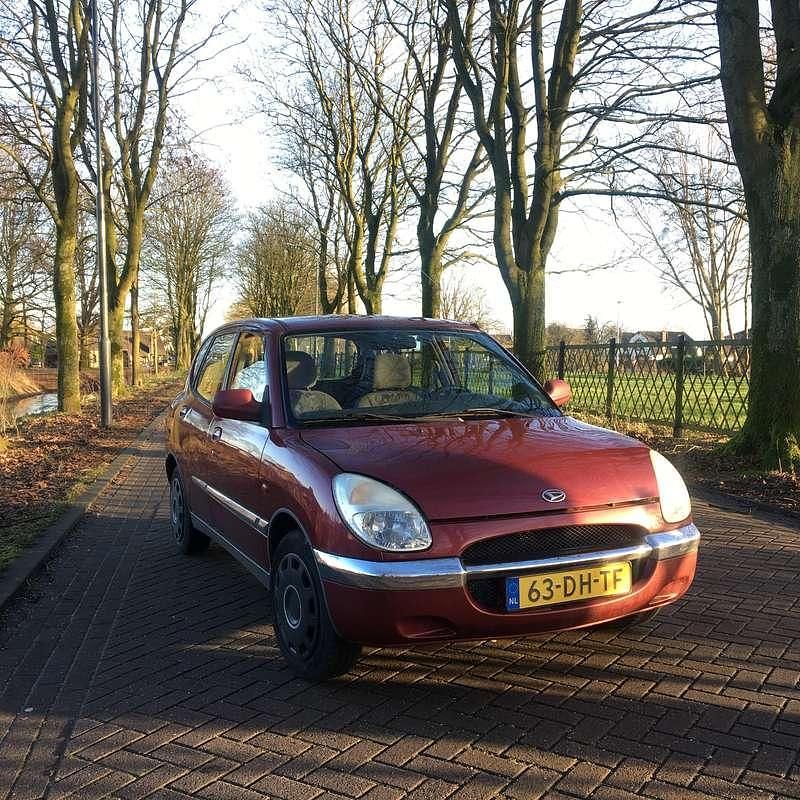 Occasion Daihatsu Sirion 56 PK (41 kW) 1999 Rood Hatchback