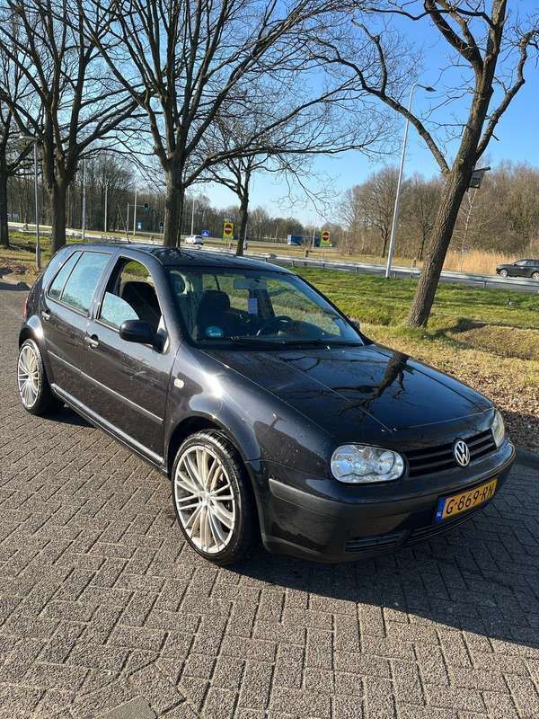 Zwart Gebruikt 2003 VW Golf IV Hatchback | € 999 (Eerlijke prijs) - Afbeelding 1/4