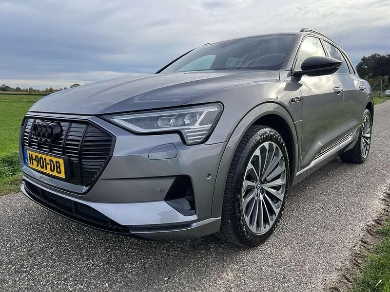 Grijs Gebruikt 2020 Audi e-tron S-Line SUV | € 33.500 (Eerlijke prijs) - Afbeelding 1/4