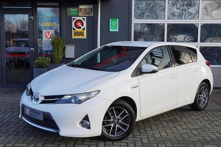 Occasion Toyota Auris Executive 99 PK (72 kW) 2015 Wit Hatchback