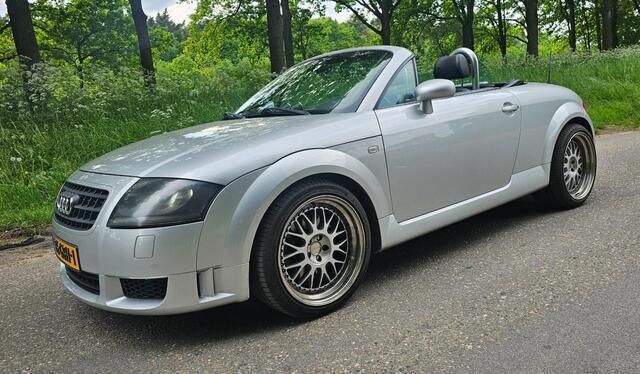 Grijs Gebruikt 2001 Audi TT Roadster Cabriolet | € 5.450 - Afbeelding 1/4