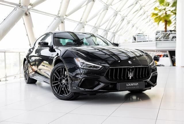 Zwart, metallic lak Gebruikt 2023 Maserati Ghibli GT Coupé | € 99.900 - Afbeelding 1/4