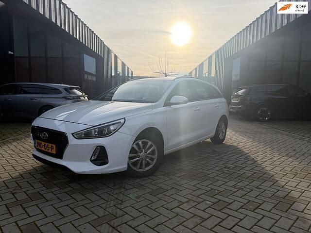 Wit Occasion 2017 Hyundai i30 Comfort Stationwagen | € 13.250 (Eerlijke prijs) - Afbeelding 1/4