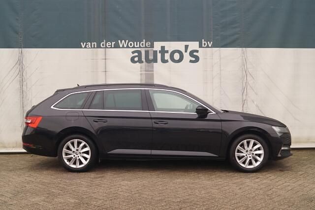 Occasion Skoda Superb Business Line 218 PK (160 kW) 2022 Zwart (metallic) Stationwagen