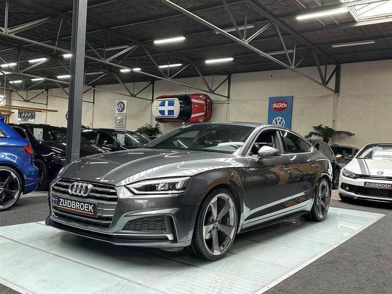 Zwart, metallic lak Gebruikt 2019 Audi A5 Sportback S-Line Sedan | € 24.950 (Super prijs) - Afbeelding 1/4