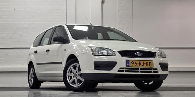 Occasion Ford Focus Trend 101 PK (74 kW) 2005 Wit Stationwagen