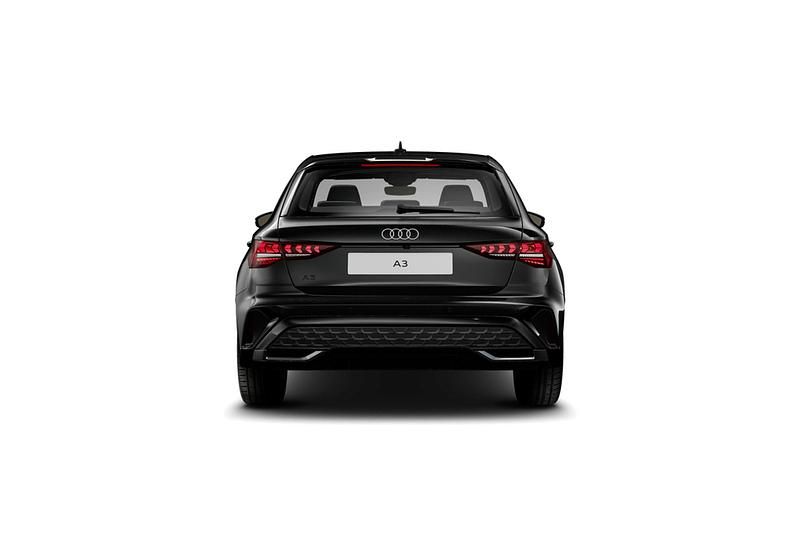 Nieuw Audi A3 Sportback e-tron S-Line 2026 Mythoszwart metallic Hatchback
