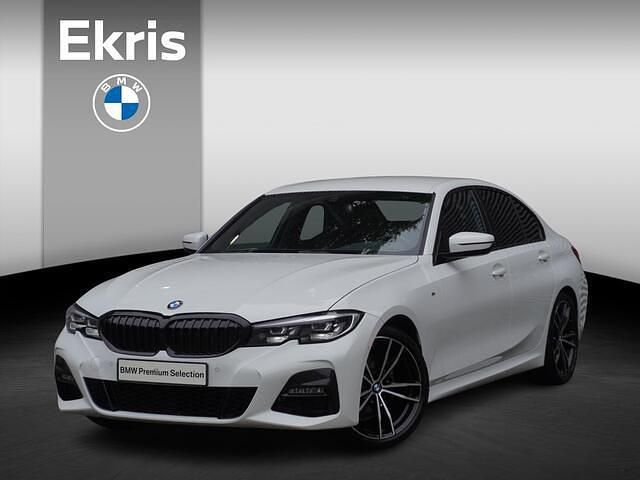 Wit Gebruikt 2021 BMW 318 Comfort Edition Sedan | € 33.950 (Eerlijke prijs) - Afbeelding 1/4