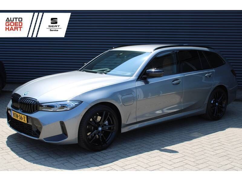 Grijs Gebruikt 2024 BMW 330 M Sport Stationwagen | € 47.895 (Eerlijke prijs) - Afbeelding 1/4