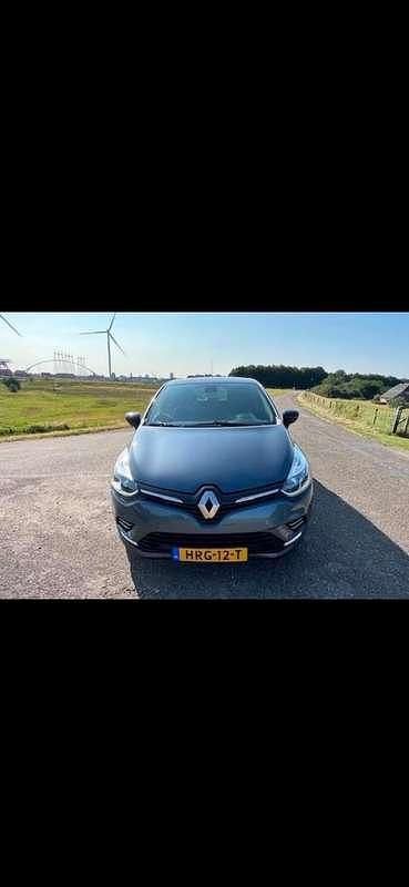 Grijs Gebruikt 2017 Renault Clio IV Intens Hatchback | € 7.500 (Super prijs) - Afbeelding 1/4