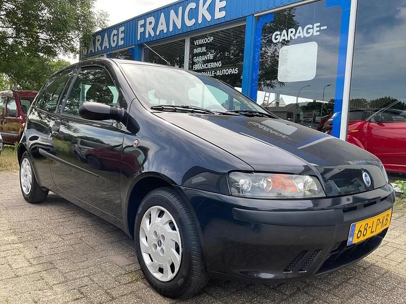 Zwart Occasion 2003 Fiat Punto Hatchback | € 2.350 - Afbeelding 1/4