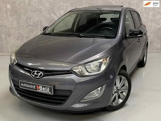 Grijs Occasion 2014 Hyundai i20 Hatchback | € 8.445 (Eerlijke prijs) - Afbeelding 1/4